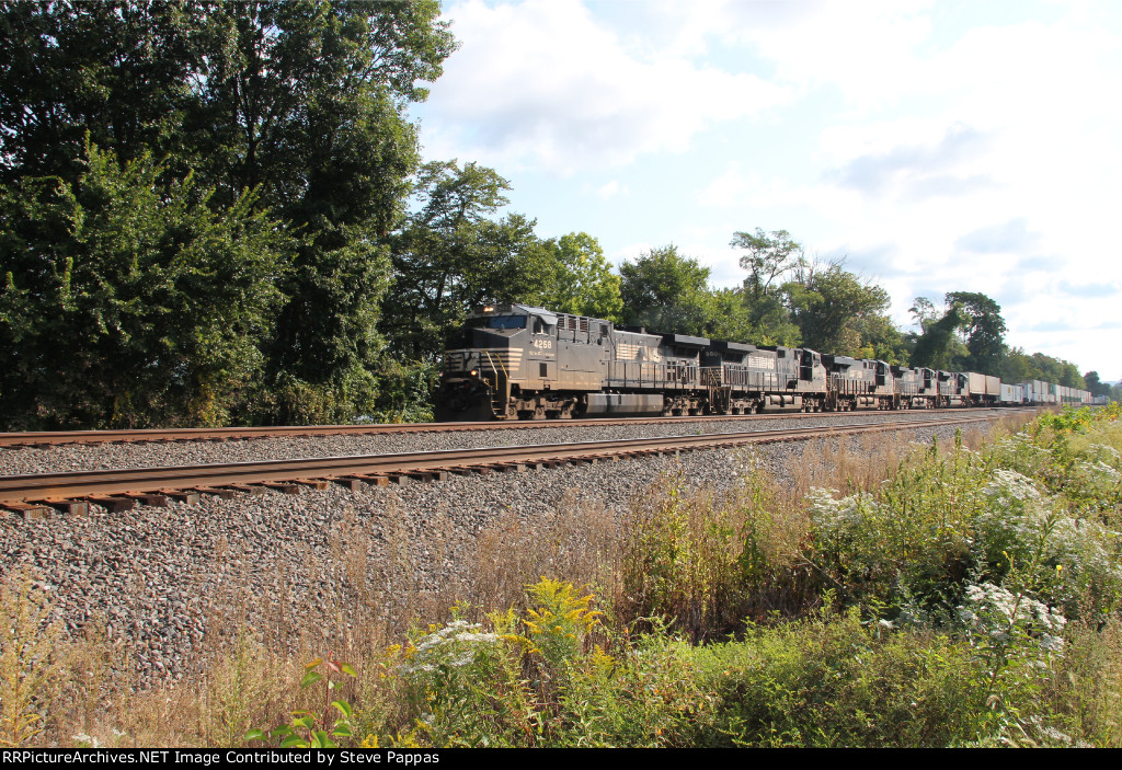 NS 4268 with a westbound train